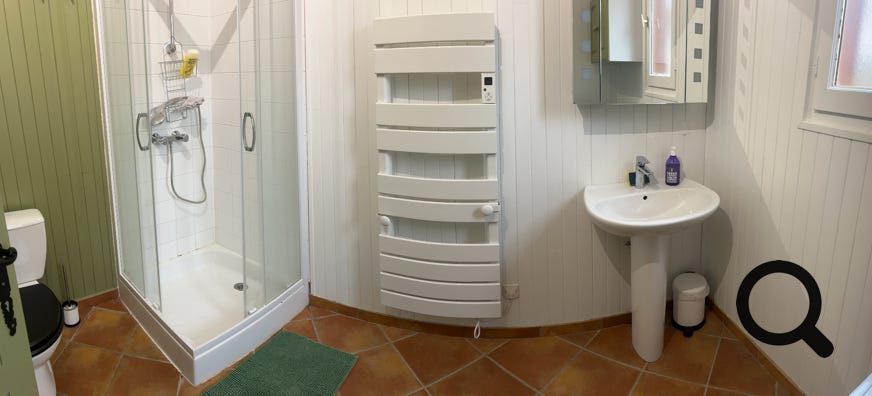 salle de douche et wc du RDC- Orchidée 14, Charmante maison en bois  au coeur du Golf de Souillac - Lachapelle Auzac, proche Sarlat est des plus grands sites touristiques de la Dordogne et du Lot